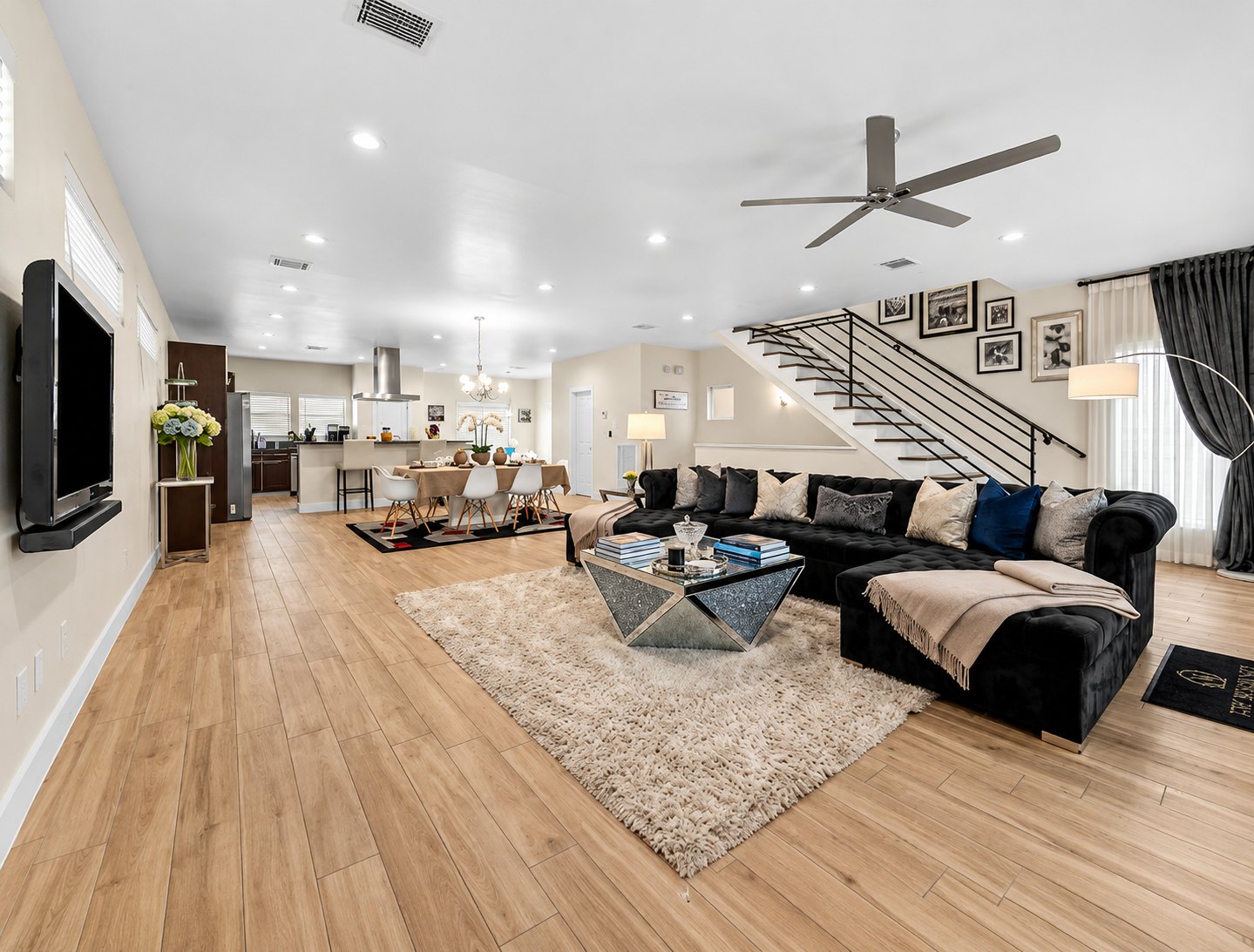 EaDo Luxury House Living Room